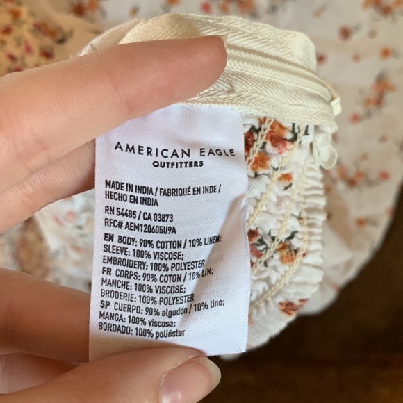 American Eagle Ditsy Floral Eyelet Balloon Sleeve Faux Wrap V-neck Crop Top - Picture 9 of 9